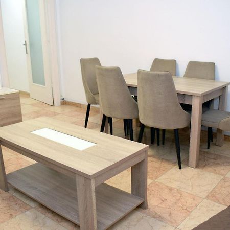 Apartamentos Atlas Terrassa II Buitenkant foto