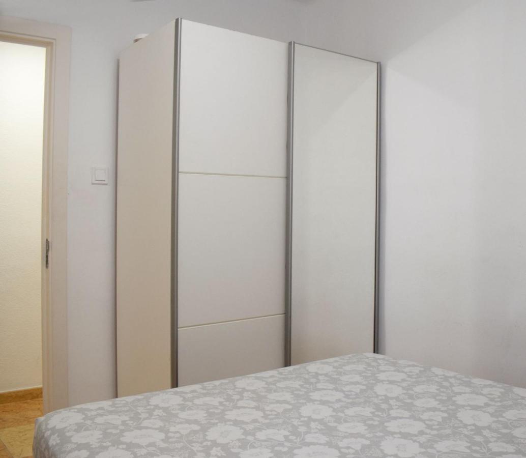 Apartamentos Atlas Terrassa II Buitenkant foto